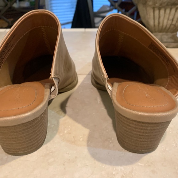 Universal Thread Clog - Picture 2 of 6